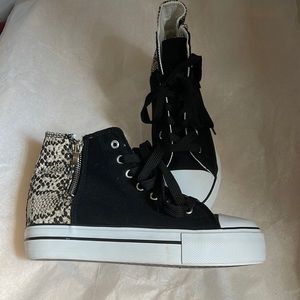 Olivia Miller Women’s Canvas Hi-Top Shoes | size 9 | black & animal print detail